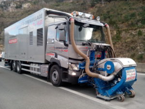 Camion de rabotage routier